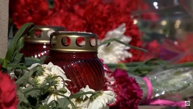 Игроки Донбасса возложили цветы у посольства Канады