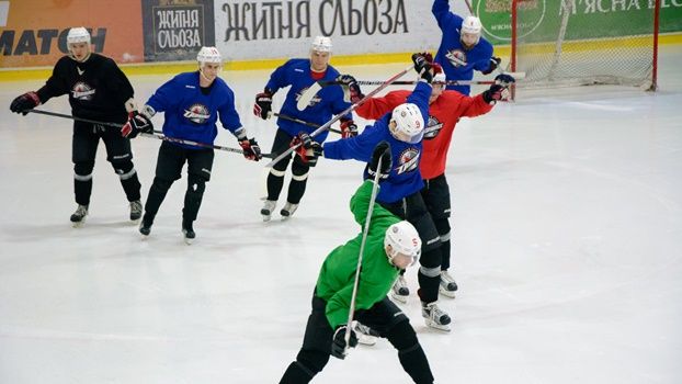 Фотографии тренировки Донбасса на льду Айсберга
