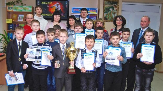 Победители "Золотой шайбы Донбасса" получили грамоты от горсовета Краматорска