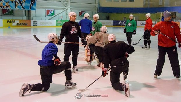 Тренировка Донбасса в  Кривом Роге накануне игры 8-го тура