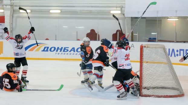 Позади первый день турнира Супер-Контик Junior Hockey Cup