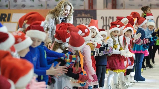 ДЮСШ ХК Донбасс поздравила краматорчан с Новогодними праздниками