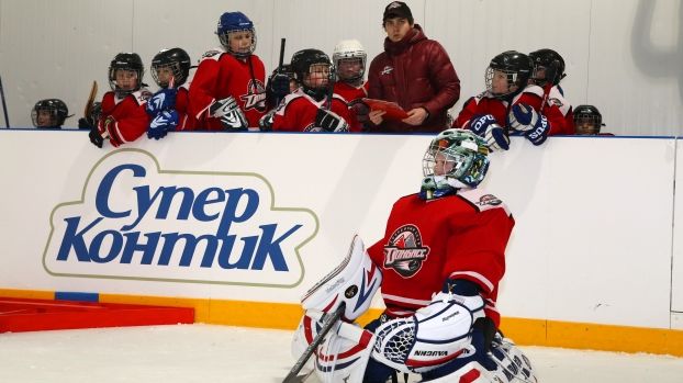 Сладкие призы для всех участников "Супер-Контик" Junior Hockey Cup