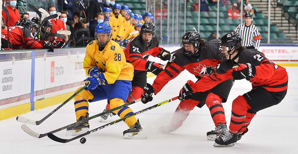 Чемпионат мира U-18. Канада и Россия пробились в финал