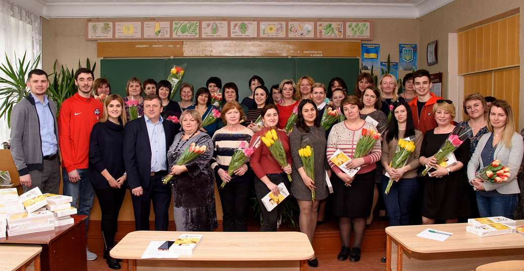 Хоккейный клуб «Донбасс» поздравил женщин с 8 Марта