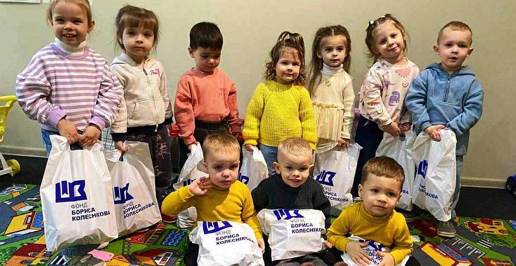 У Всесвітній день дитини малеча Донеччини отримала солодкі набори