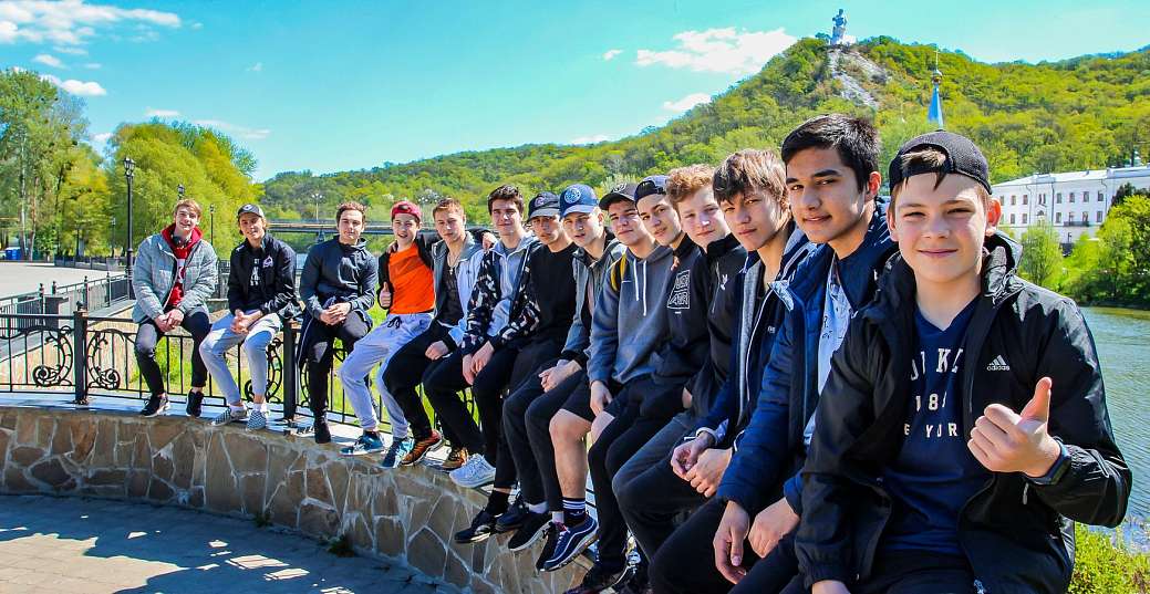Хоккеисты-участники Junior Hockey Cup ознакомились с достопримечательностями Святогорска