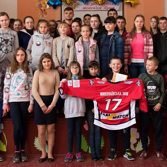 Школьники Михайловки и Николаевки болеют за «Донбасс»