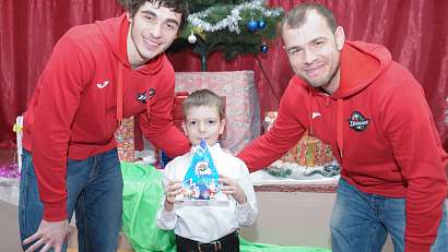 Фонд Бориса Колесникова и ХК Донбасс поздравили детей с днем Святого Николая 19.12.2016
