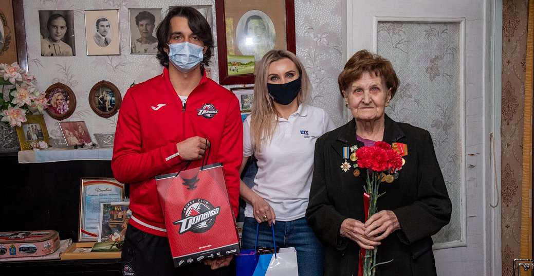 День Победы на Донбассе: ветеранов поздравили благотворители и спортсмены