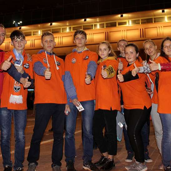 Фонд Бориса Колесникова организовал поездку школьников на матч Лиги Чемпионов