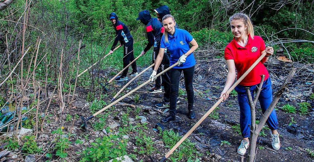 Благотворители, спортсмены и активисты провели ежегодную акцию по уборке Дружковки